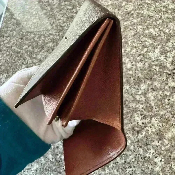 Louis Vuitton Monogram Portefeiulle
Sarah Long Bifold Wallet authentic - Picture 12 of 17